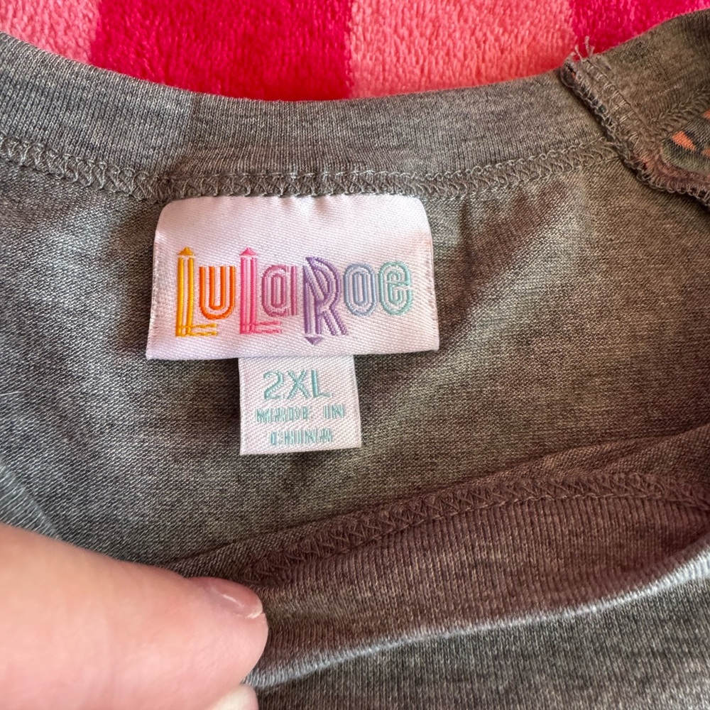 Gray and Red Arrow Pattern LulaRoe Randy Top - Picture 6 of 10